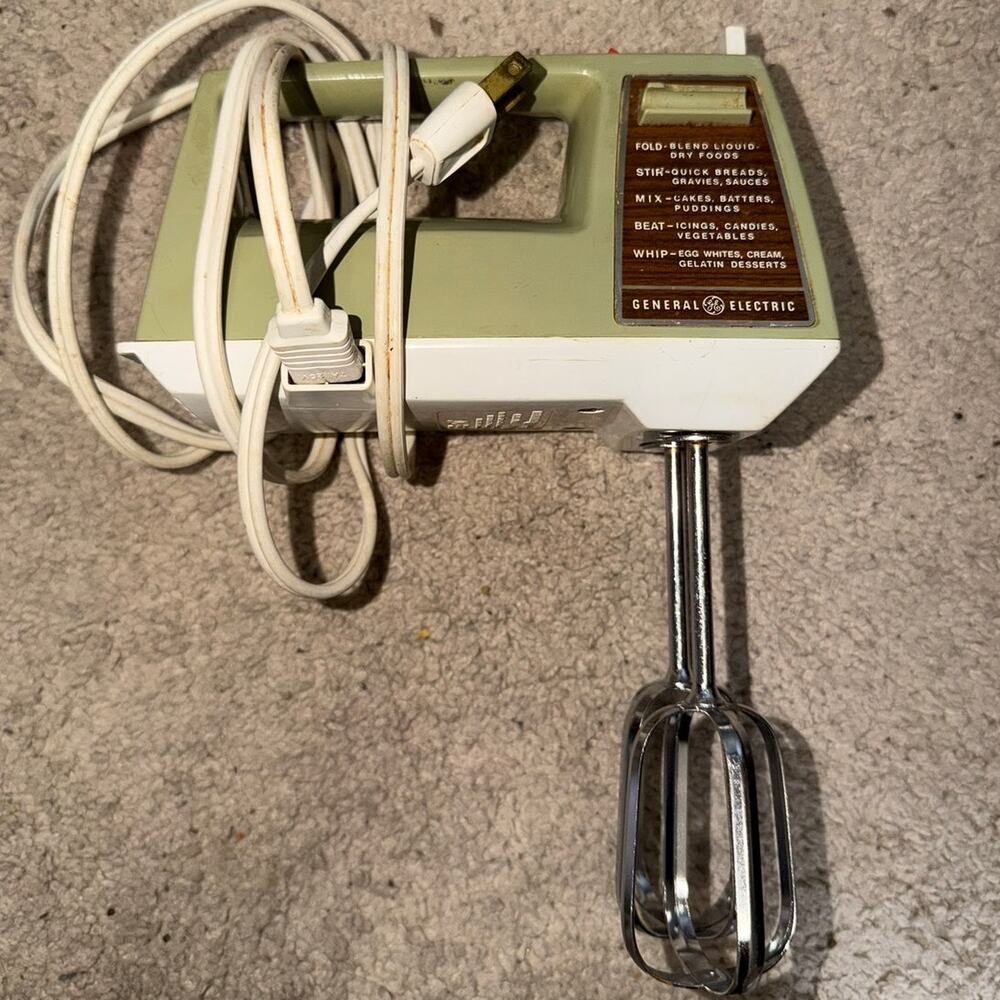 Vintage General Electric‎ Hand Mixer Green D2M22 Works Tested